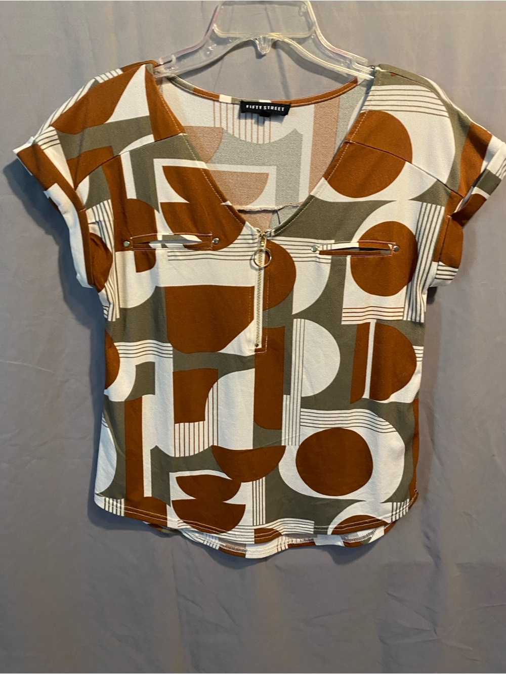 Fifty Street Geometric Zip-Front Short Sleeve Tee in Rust & Olive